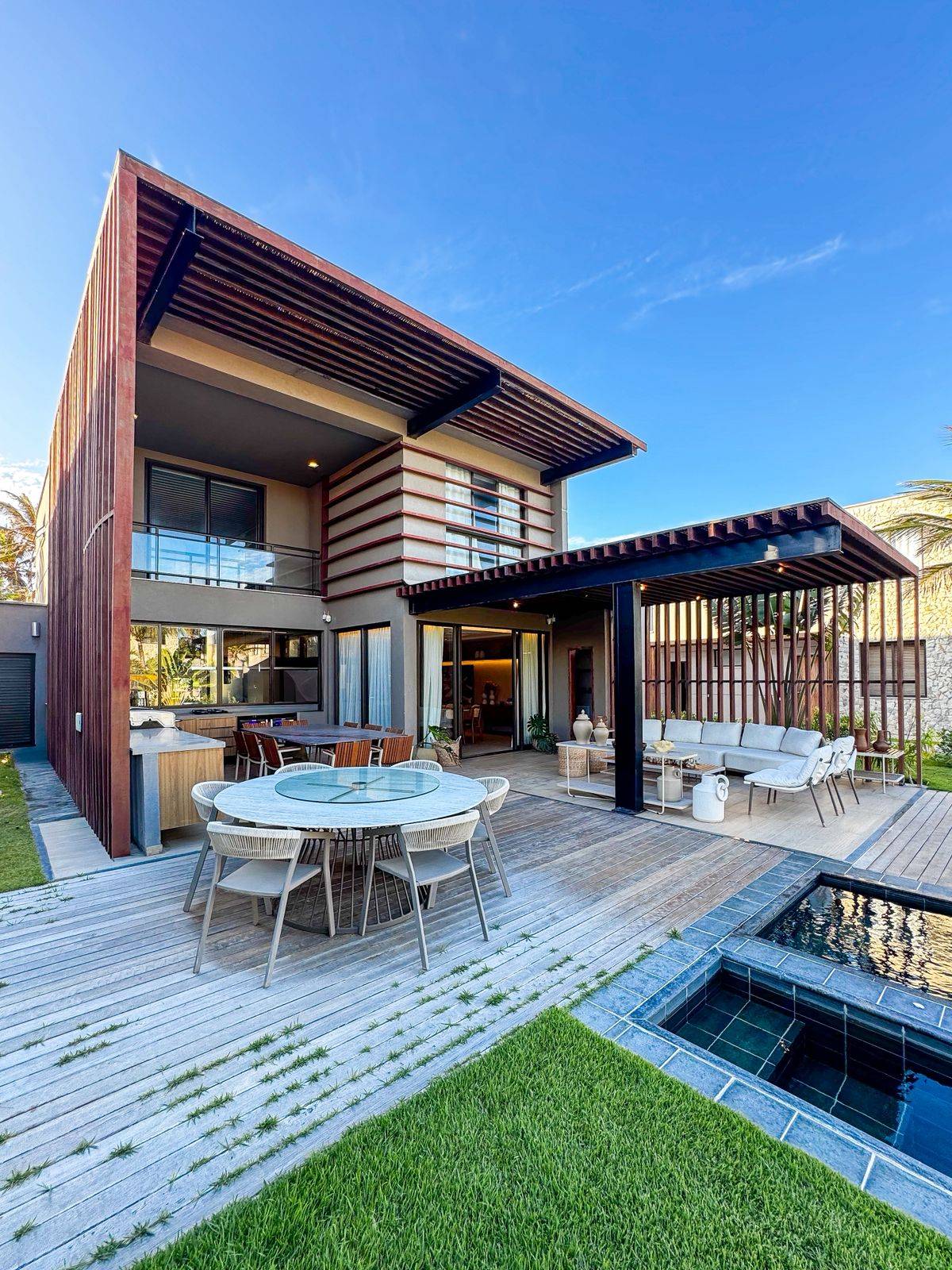 Casa, 5 quartos, 205 m² - Foto 1